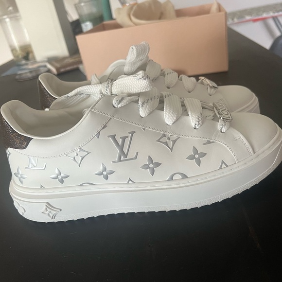 Only worn once Louis Vuitton shoes size 8.5 - Picture 2 of 4